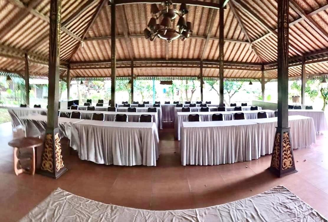 Kampoeng Wisata Rumah Joglo Bogor Exterior foto