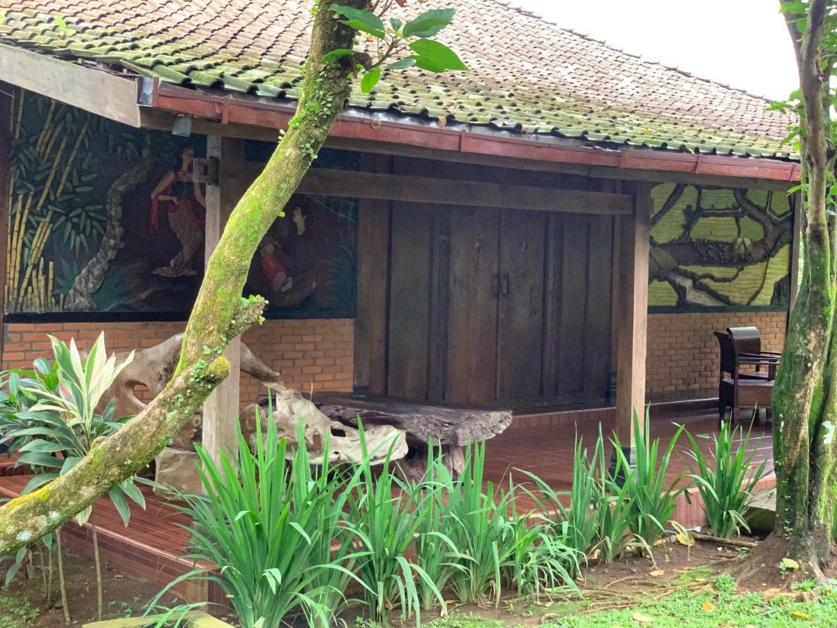 Kampoeng Wisata Rumah Joglo Bogor Exterior foto