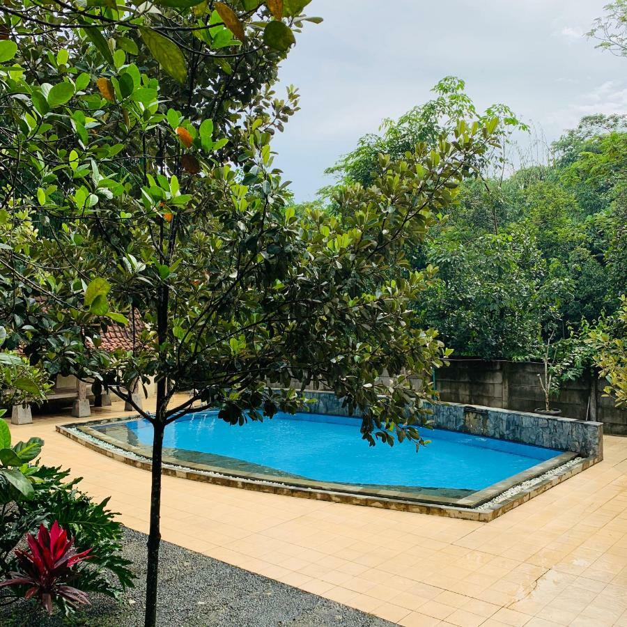 Kampoeng Wisata Rumah Joglo Bogor Exterior foto