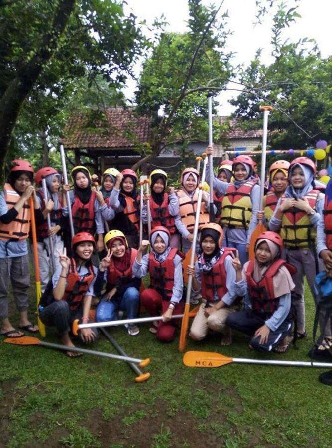 Kampoeng Wisata Rumah Joglo Bogor Exterior foto
