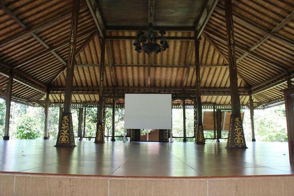 Kampoeng Wisata Rumah Joglo Bogor Exterior foto