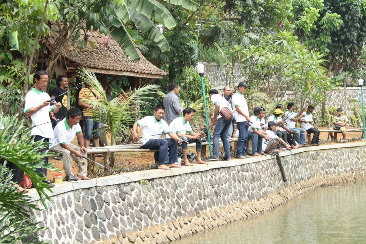 Kampoeng Wisata Rumah Joglo Bogor Exterior foto