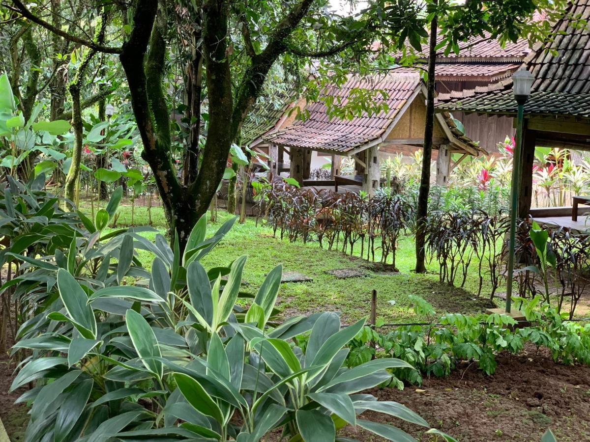 Kampoeng Wisata Rumah Joglo Bogor Exterior foto